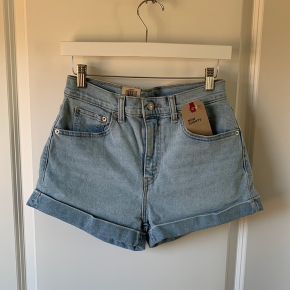 LAST 1! Levi’s high rise mom shorts - rolled light - Picture 3 of 5